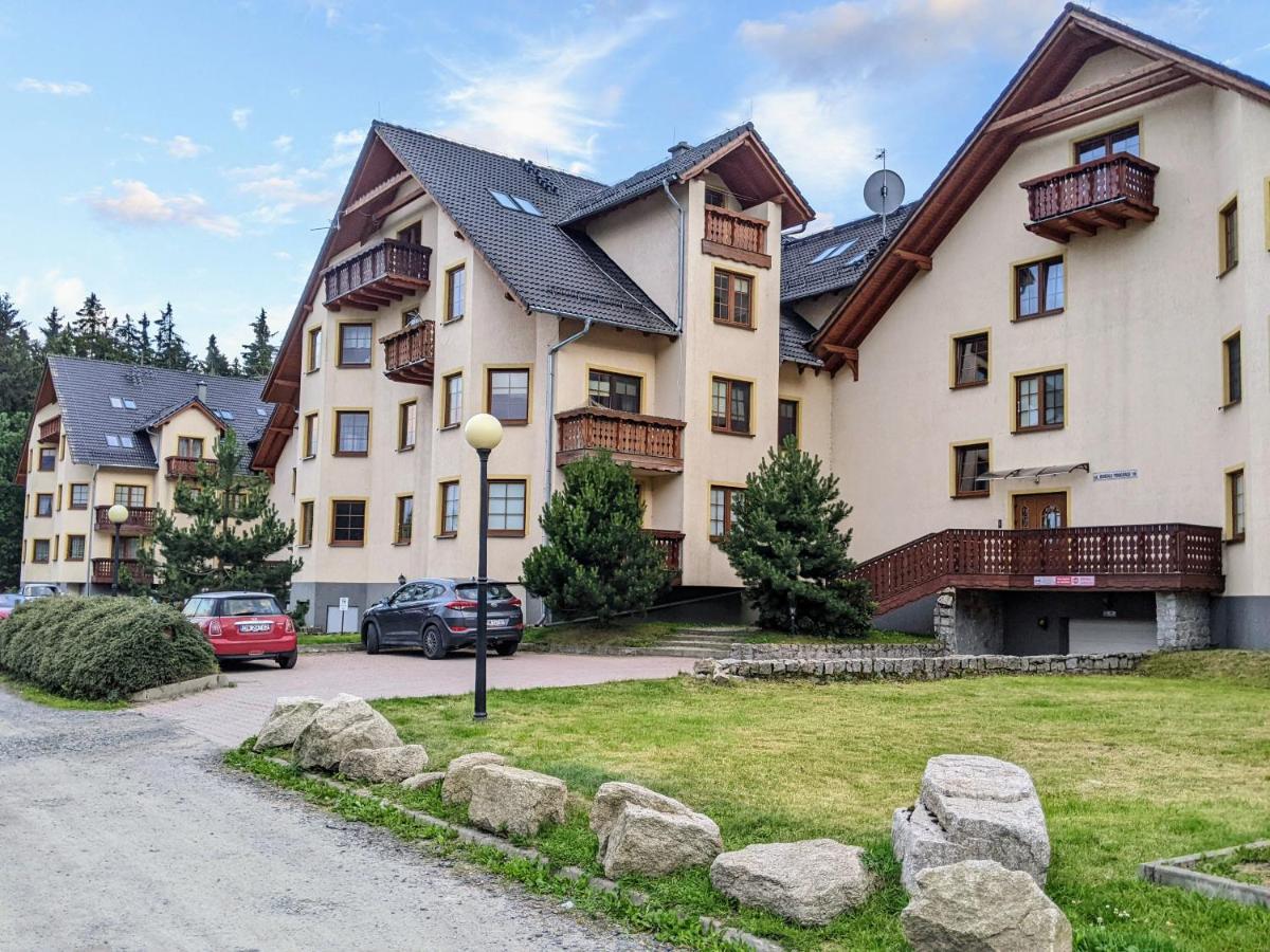 Nomad Szklarska Poręba Esterno foto
